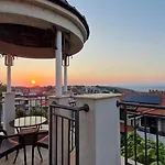 Luxury Ekaterina 아파트 *