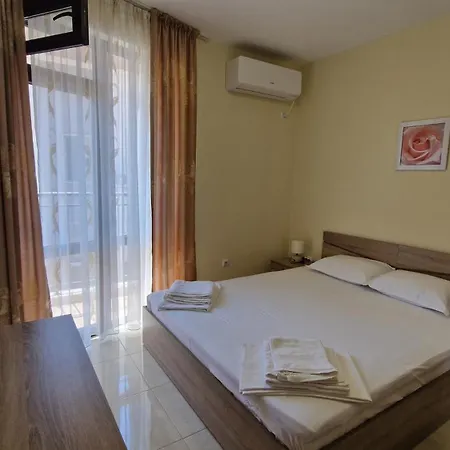 Luxury Ekaterina Τσερνομόρετς