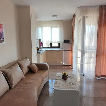 Luxury Ekaterina Černomorec