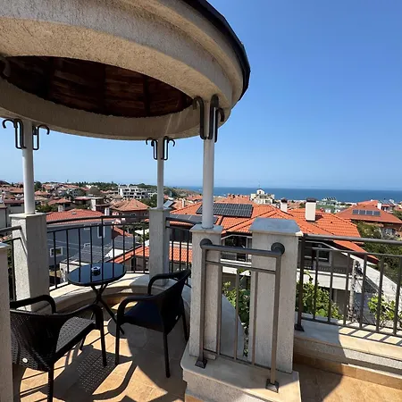 Luxury Ekaterina Apartment